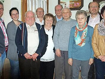 Ehrungen für langjährige Mitgliedschaft gab es bei der SPD Steinwiesen: Das Bild zeigt von links Vorsitzenden Jürgen Deuerling, Ramona Smettane, Ehrenvorsitzenden Manfred Manzer, Alfred Kremer, Maria Deuerling, Kreisehrenvorsitzenden Volker Naser, Helmut Beiergrößlein, Hannelore Rauh, Kreisvorsitzenden Ralph Pohl und Margita Baaser. Foto: Susanne Deuerling