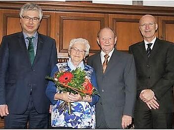 Von links: Rüdiger Gerst, Margareta und Eugen Rümmer und Bürgermeister Gerd Schneider. Foto: p