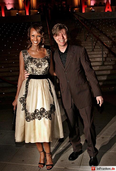 David Bowie mit seiner Frau Iman bei einem Filmfestival in New York City, 2005. Foto: EPA/PETER FOLEY