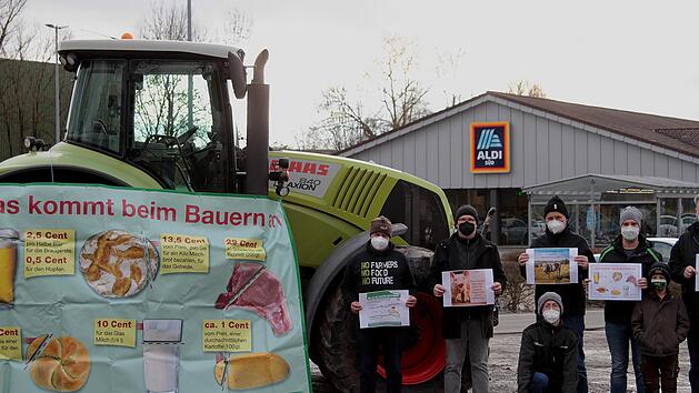 Auch in anderen Landkreisen - hier in Ha&szlig;furt - machten Bauern ihrem Unmut &uuml;ber Aldi Luft.