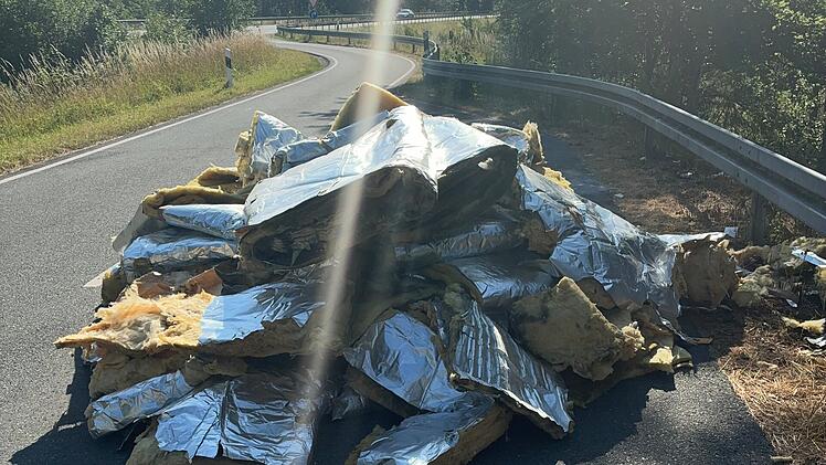 D&auml;mmmaterial illegal im Veldensteiner Forst entsorgt
