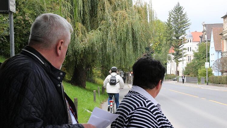 Ja, wo fahren sie denn? Derzeit nutzen viele Radfahrer, die an der Callenberger Unterführung links abbiegen wollen, den Bürgersteig an der Lossaustraße gegen die Fahrtrichtung.