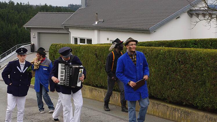 Am Samstag trieben in Neufang wieder die "Pfeffera" ihr Unwesen.