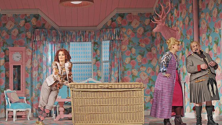 Szene aus der Neuinszenierung von Otto Nicolais "Die lustigen Weiber von Windsor" am Landestheater Coburg. Foto: Andrea Kremper