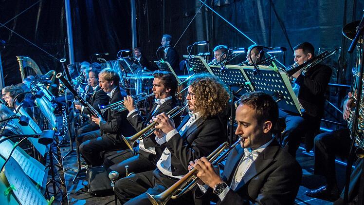Impressionen vom Coburger Klassik-Open-Air im Rosengarten mit dem Philharmonischen Orchester des LandestheatersFoto: Jochen Berger