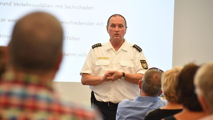 Thomas Schreiber, Leiter der Polizei in Bamberg, beantwortete bei einer aktuellen Stunde im Verlagshaus der Mediengruppe Oberfranken Fragen von Lesern zur Kriminalitätsstatistik. Foto: Ronald Rinklef