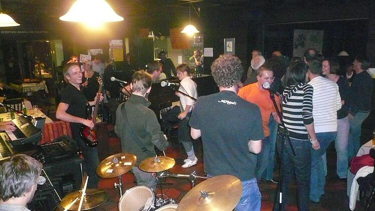 Seit 2005 (hier das Hotel Krone) machen die Wirte das "Herzo Festival" selbst.  Foto: Archiv