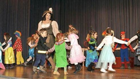 Buntes Treiben herrschte beim Kinderfasching der SG Eltmann in der Stadthalle. Foto: Sabine Weinbeer