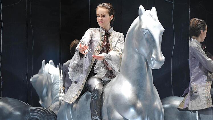 Szene aus dem "Rosenkavalier" am Landestheater Coburg.Foto: Andrea Kremper