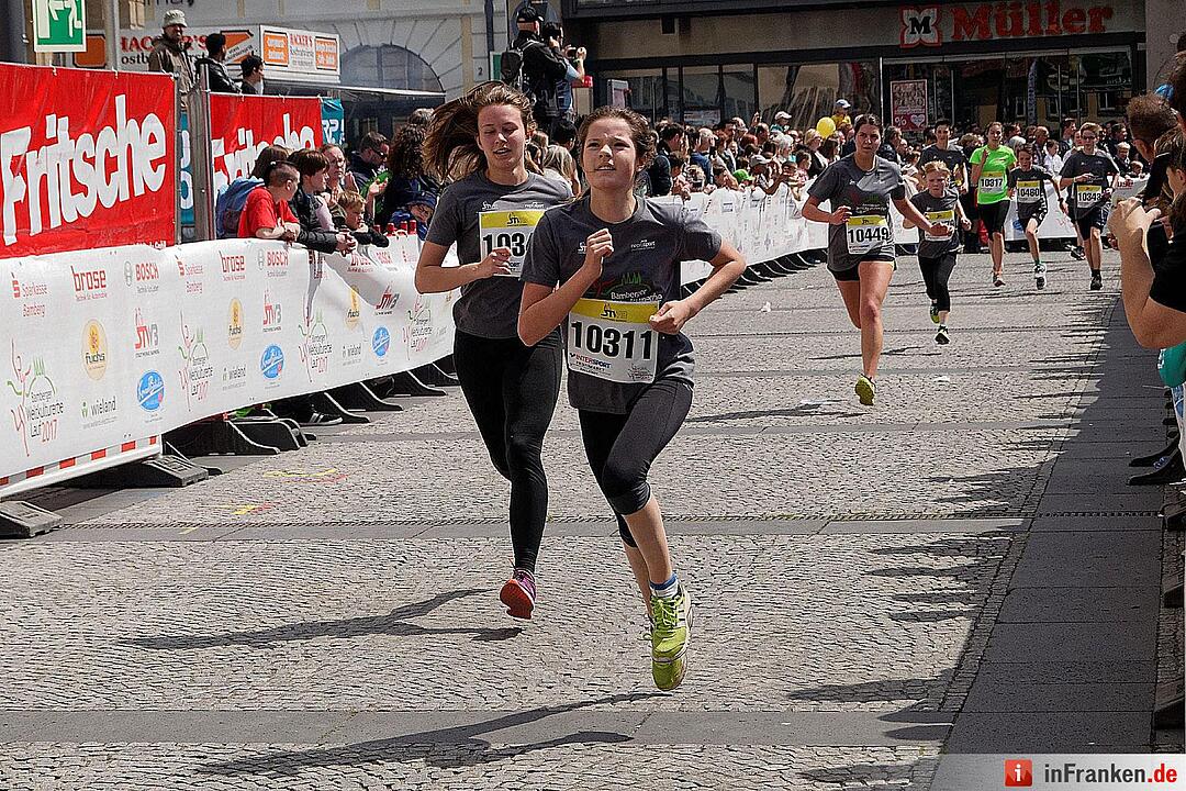 Weltkulturerbelauf 2017 in Bamberg: Der Zieleinlauf am Maxplatz