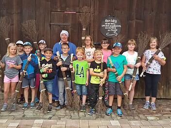 Einen ereignisreichen Tag verbrachten die Kinder bei  einer Erlebniswanderung in die Vergangenheit. Foto  Alexandra Metz