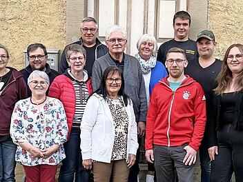 Die Mitglieder des bisherigen und des neuen Vorstands des Obst- und Gartenbauvereins Eschenau.