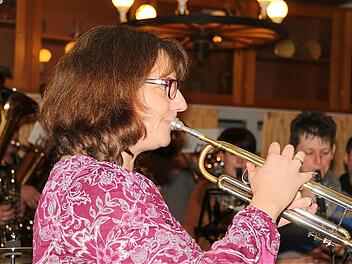 Christine Huppman schwingt im Hauptorchester den Taktstock. Foto Gerd Schaar