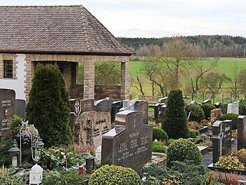 Der Friedhof in Schwärzelbach soll auch optisch eine Neugestaltung erhalten. Fotos: Gerd Schaar
