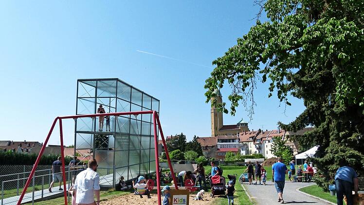 Anziehungspunkt war der Aussichtsturm auf der Böhmerwiese mit dem freien Blick auf das Gärtnerland.  Fotos: Marion Krüger-Hundrup