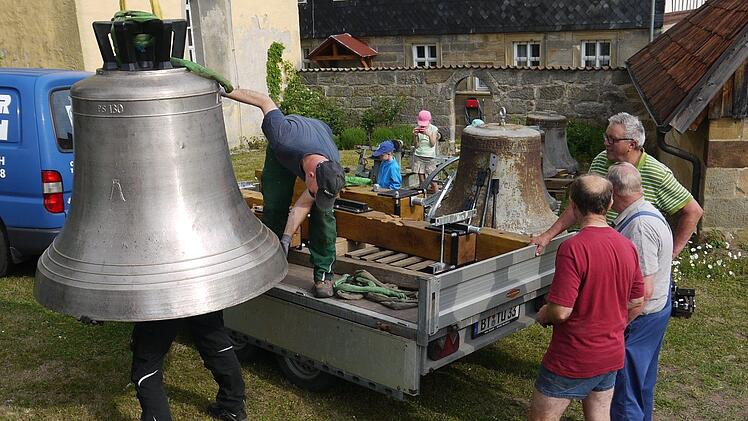 Impression vom Einbau der neuen Kirchenglocken in Gleußen.Berthold Köhler