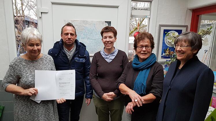 Marianne Wende,  Vorsitzende Tierschutzverein Forchheim, Staatsminister Thorsten Glauber, Karin Adelmann,  Stellvertretende   Vorsitzende, Burgi Erler, Schatzmeisterin Tierschutzverein Forchheim und Heidrun Piwernetz, Regierungspräsidentin von Oberfranken.Ekkehard Roepert