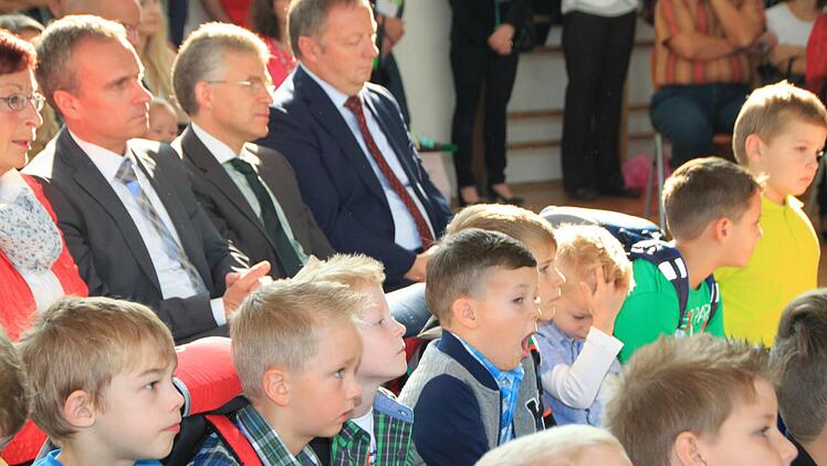 Übergabe der Sicherheitsdreiecke zum Schulanfang 2014 in Münnerstadt. Fotos: Paul Ziegler/Heike Beudert