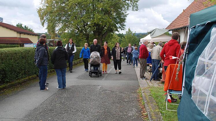 Mit Kind und Kegel kamen die Besucher zum Apfelfest.