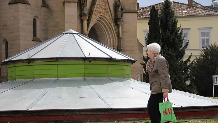 Marienbrunnen an der Stadtpfarrkirche. Foto: Benedikt Borst