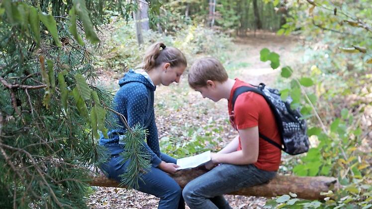 "Wo finden wir den letzten Kontrollposten?", fragen sich Jana Kupfer und Fabian Leeske. Foto: privat