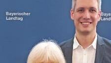Retta M&uuml;ller-Schimmel und MdL Christian Zwanziger bei der Auszeichnung in M&uuml;nchen Foto: privat