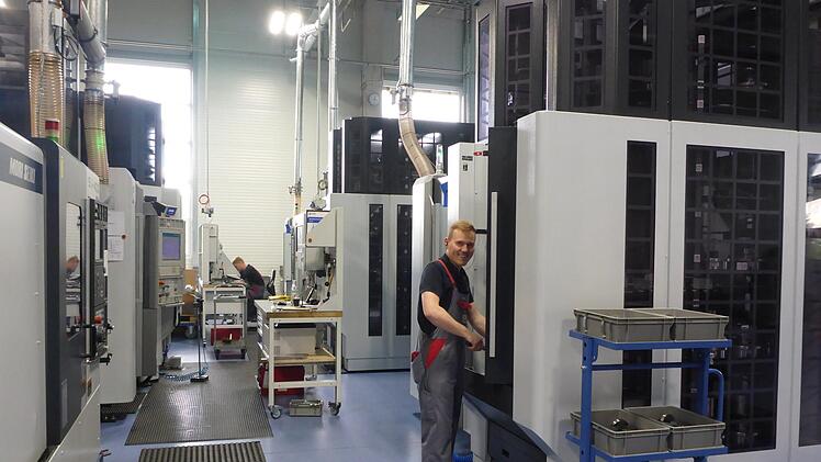 An 42 CNC-Maschinen entstehen in Haidhof Werkstücke für die Automobil-, Medizin- und Luftfahrtindustrie.privat