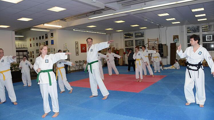 Die Taekwon-Do-Fördergruppe mit René Woytinas beim Training. Foto: Dagmar Besand