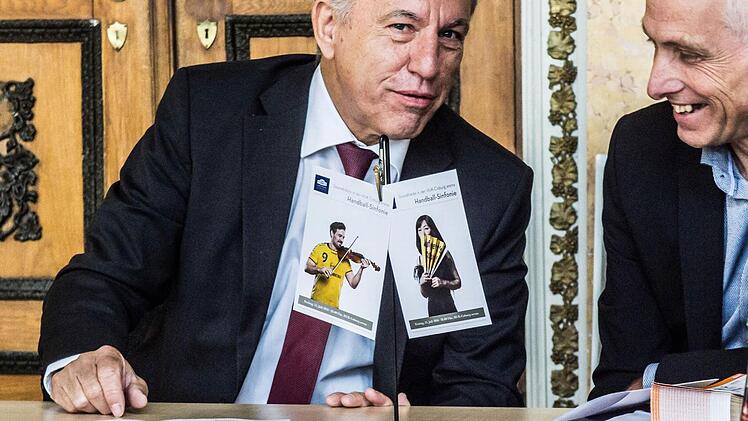 VR-Vorstand Wolfang Gremmelmaier (links) im Gespräch mit Initiator Wolfgang HeyderFoto: Jochen Berger