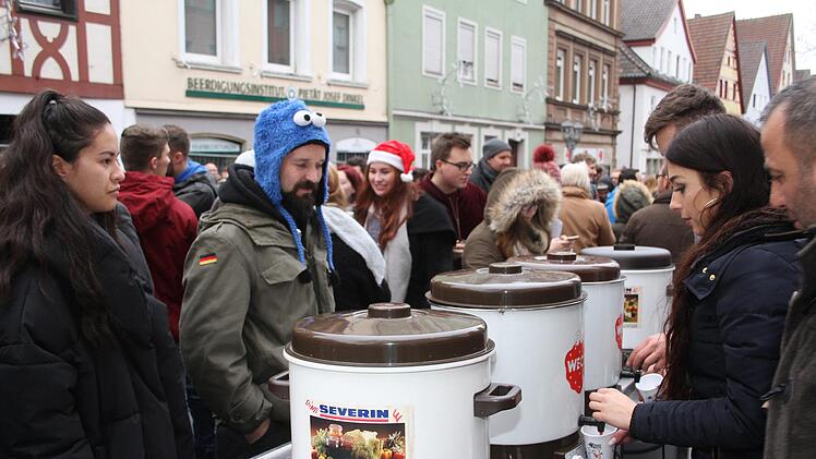 Glühwein war bei dem nasskalten Wetter das Getränk des Tages.Sonny Adam