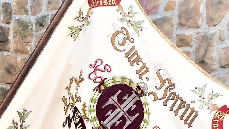Die aufwendig renovierte Traditionsfahne des Turn-Vereins Pressig aus dem Jahre 1909 Foto: Wolfgang Leicht