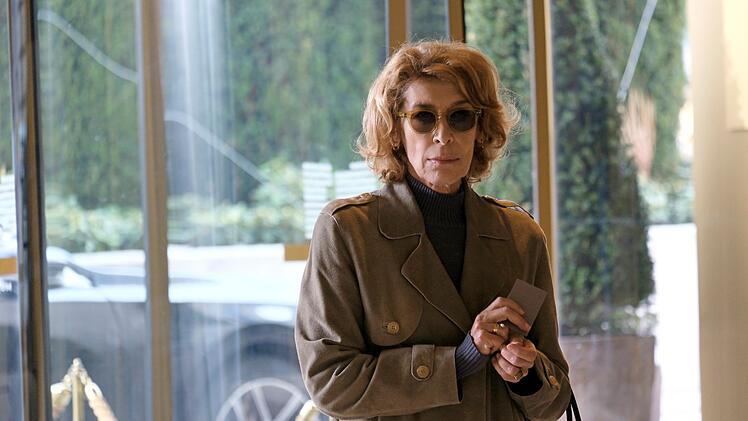 Nach den Filmen "Ungeschminkt" und "Faltenfrei" &uuml;bernimmt Adele Neuhauser im dritten Teil der losen Dramedy-Reihe wieder eine neue Rolle.