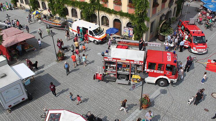 Aus der Vogelperspektive stellte sich das Treiben auf dem Marktplatz eher überschaubar dar. Fotos: Markus Häggberrg