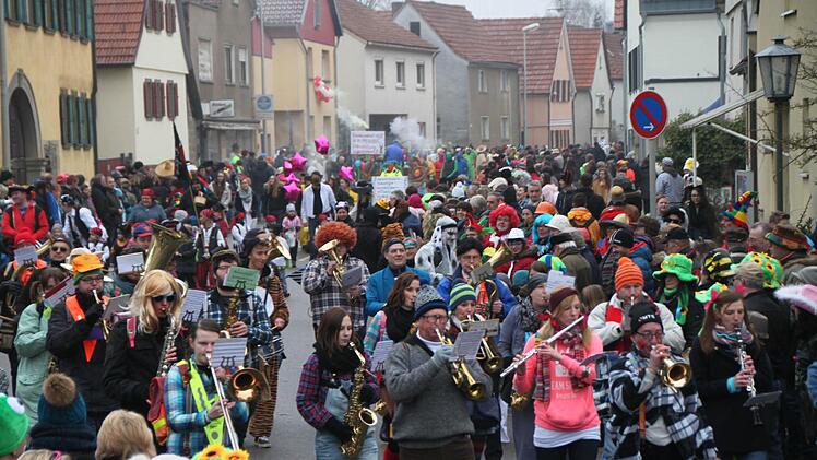 Faschingsumzug in Poppenlauer   Foto: Thomas Malz