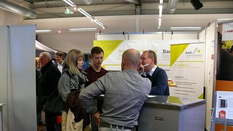 Knapp 6500  Besucher kamen am Wochenende zur Immobilienmesse Franken in die Brose-Arena. Foto: Andrea Spörlein