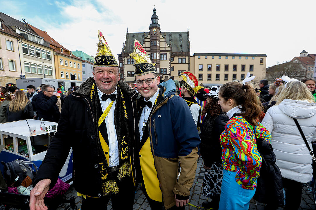 Große Party nach dem Faschingsumzug am Marktplatz.