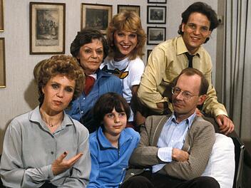 Diese Drombuschs Sie waren die wohl beliebteste Fernsehfamilie der 80er- und 90er-Jahre: Bis zu 27 Millionen TV-Zuschauer schalteten ein, wenn "Diese Drombuschs" im ZDF lief.