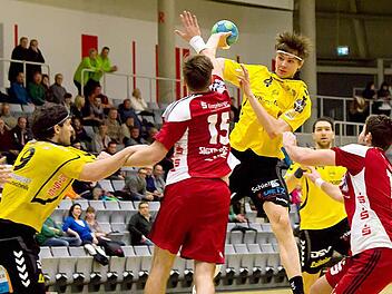 Gerade zu Hause, wie hier im Testspiel gegen Aue, will der HSC zeigen, dass er eine Macht ist, gerade wenn der Kontrahent im Kampf um Platz zwei, der TV Hochdorf, kommt. Foto: Albert Höchstädter