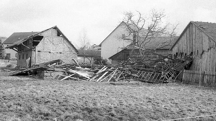 Diese Scheune in Breitenbach wurde zerstört. Fotos: Archiv Saale-Zeitung