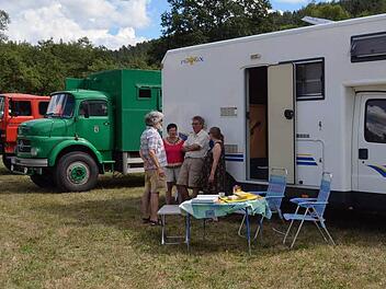 Zu Hause ist eben überall. Für die Globetrotter auch kurzzeitig in Nickersfelden.  Foto: Peter Rauch