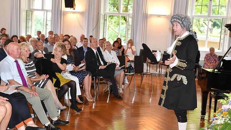 Jost Lohmann führte als "Justus zu Eckstein" durch das Programm der Eröffnungsfeier.  Fotos: Ronald Rinklef