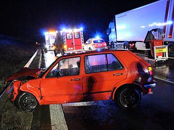 Die Jahreshauptversammlung der Freiwilligen Feuerwehr Bad Brückenau wurde unterbrochen.  Die Floriansjünger mussten zwischendurch zu einem Unfall auf die Autobahn. Sie sicherten die Unfallstelle ab. Nach gut einer Stunde waren sie wieder im Feuerwehrhaus. Foto: Feuerwehr/Sebastian Gerr