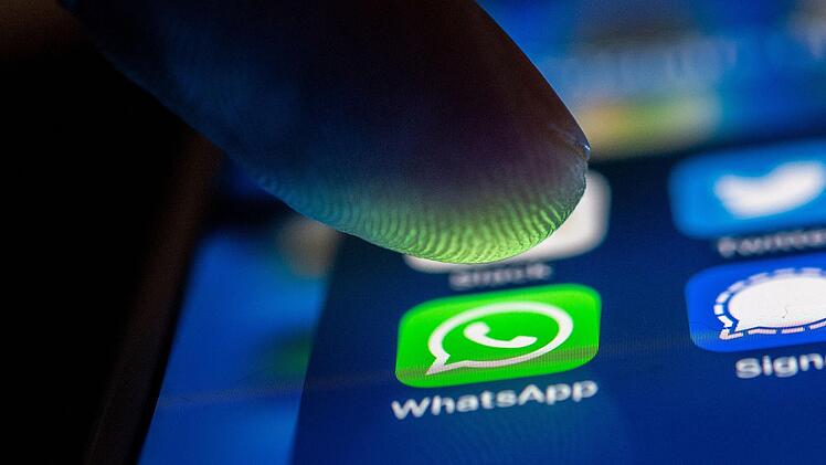 Bei WhatsApp gibt es bald ein neues Feature, mithilfe dessen bis zu 31 Personen miteinander telefonieren können.