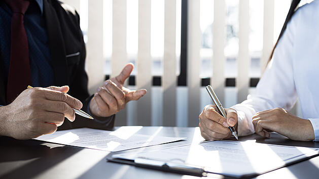 Versicherungen ganz kurios: Vom Funkloch bis zum Pech im Lotto