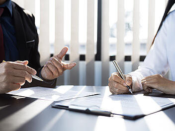 Finger weg von dieser Versicherung: Sie ist teuer und leistet zu wenig