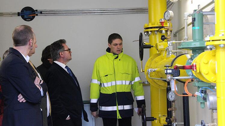 In drei Gruppen wurden die Gäste durchs Kraftwerk geführt.