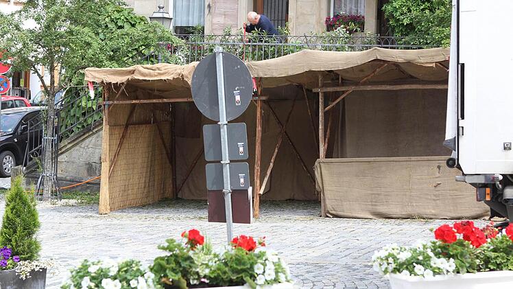 Die Bewohner der Oberen Stadt putzen ihre Häuser und Wohnungen für das Stadtspektakel heraus. Foto: Jan Koch