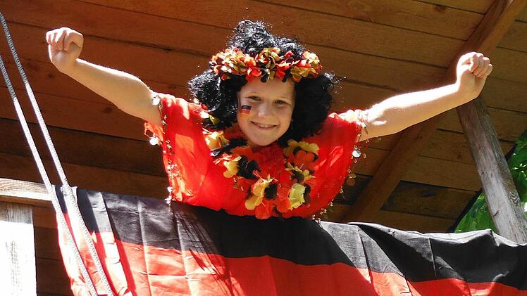 Helene Merz (11) aus Höchstadt ist für Sonntag rundum schwarz-rot-gold.  Foto: privat