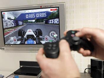 An der Playstation erkennt man, wie schnell Technik veraltet.  Foto: Sebastian Widmann dpa/lni