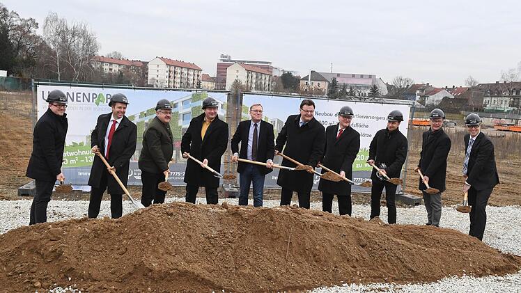 Spatenstich am "Ulanenpark". Foto: Ronald Rinklef